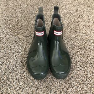 Hunter Short Rain Boots High Gloss in Dark Olive